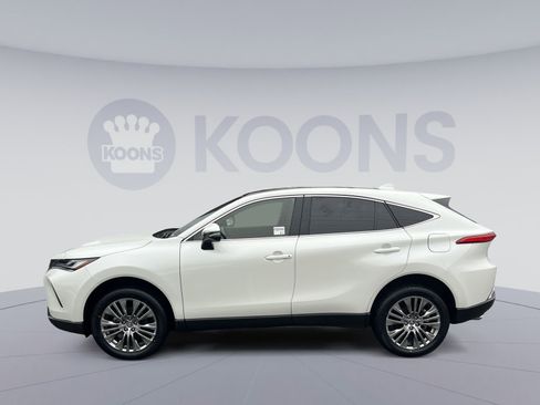 Used 2022 Toyota Venza Limited w/ Advanced Technology Package image 2