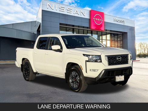 Used 2022 Nissan Frontier SV image 4