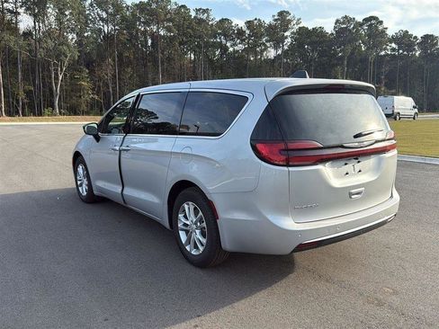 New 2026 Chrysler Pacifica Select image 6