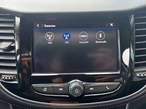 Used 2022 Chevrolet Trax LT w/ LT Convenience Package image 21