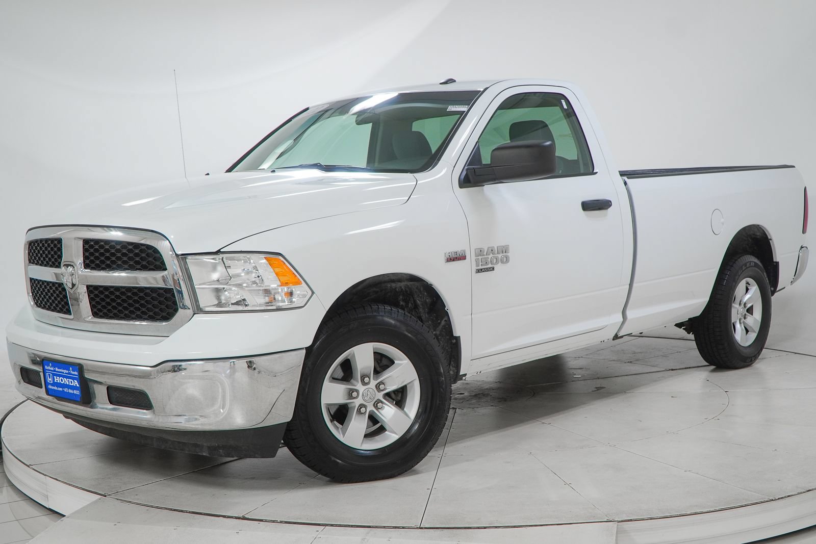 Used 2022 RAM 1500 Classic SLT AWD/4WD image 1