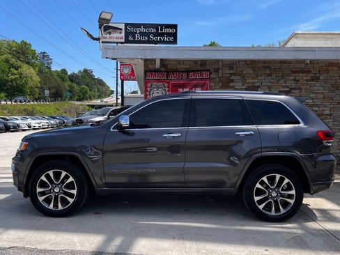 Used 2017 Jeep Grand Cherokee Overland w/ Jeep Active Safety Group image 6