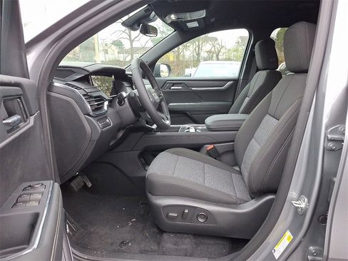 New 2025 GMC Acadia Elevation image 6