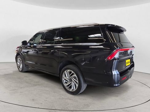 Used 2025 Lincoln Navigator L Reserve AWD/4WD image 7