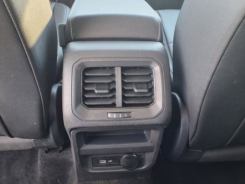 Used 2021 Volkswagen Tiguan SE w/ Panoramic Sunroof Package image 19