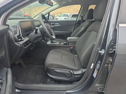Used 2023 Kia Sportage LX AWD/4WD image 16