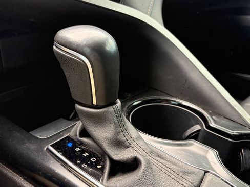 Used 2020 Toyota Camry SE w/ Carpet Mat Package FWD image 8