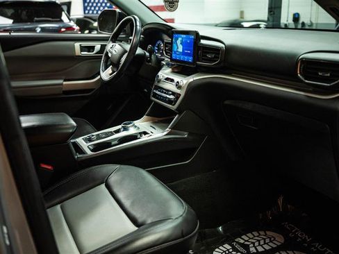 Used 2022 Ford Explorer XLT w/ Equipment Group 202A image 14