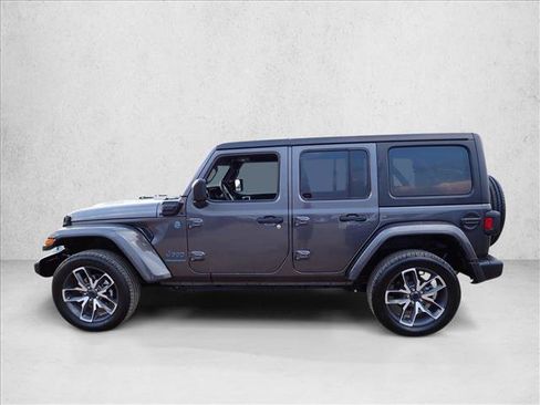 Used 2024 Jeep Wrangler Unlimited w/ Convenience Group AWD/4WD image 2