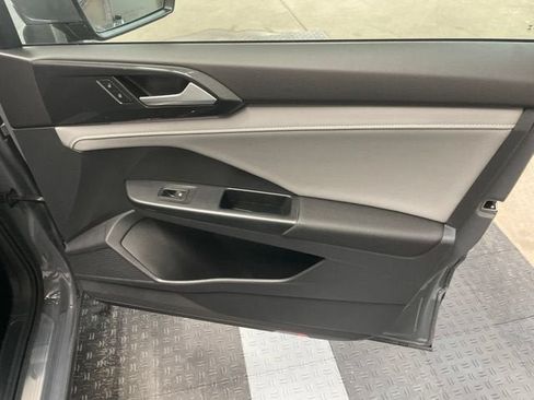 Certified 2023 Volkswagen Taos SEL AWD/4WD image 4