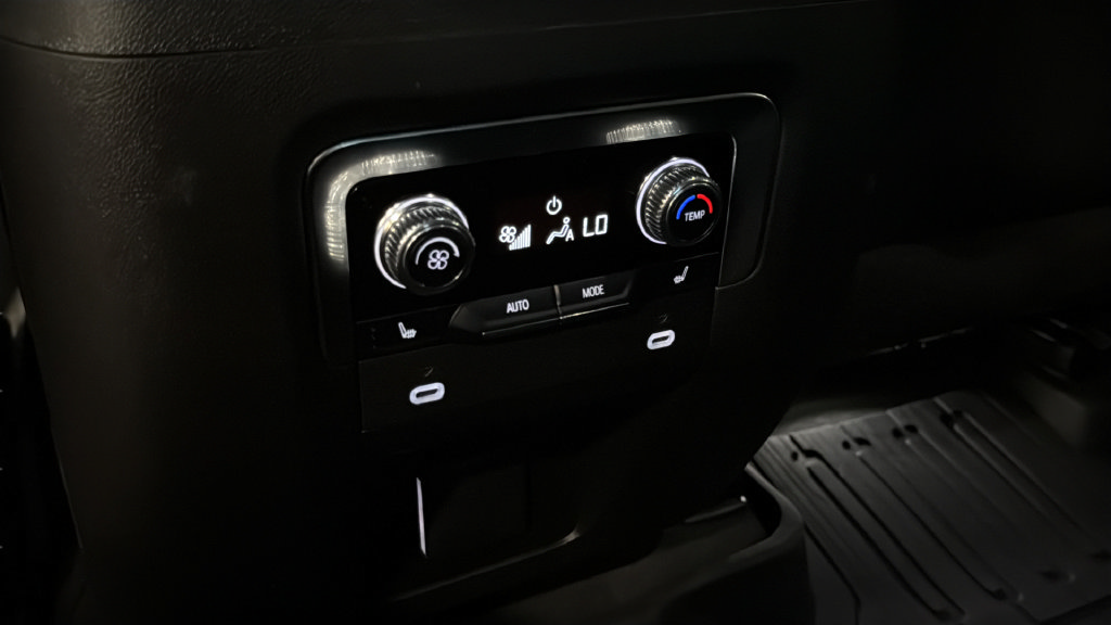 Used 2024 GMC Yukon AT4 w/ AT4 Premium Package AWD/4WD image 19