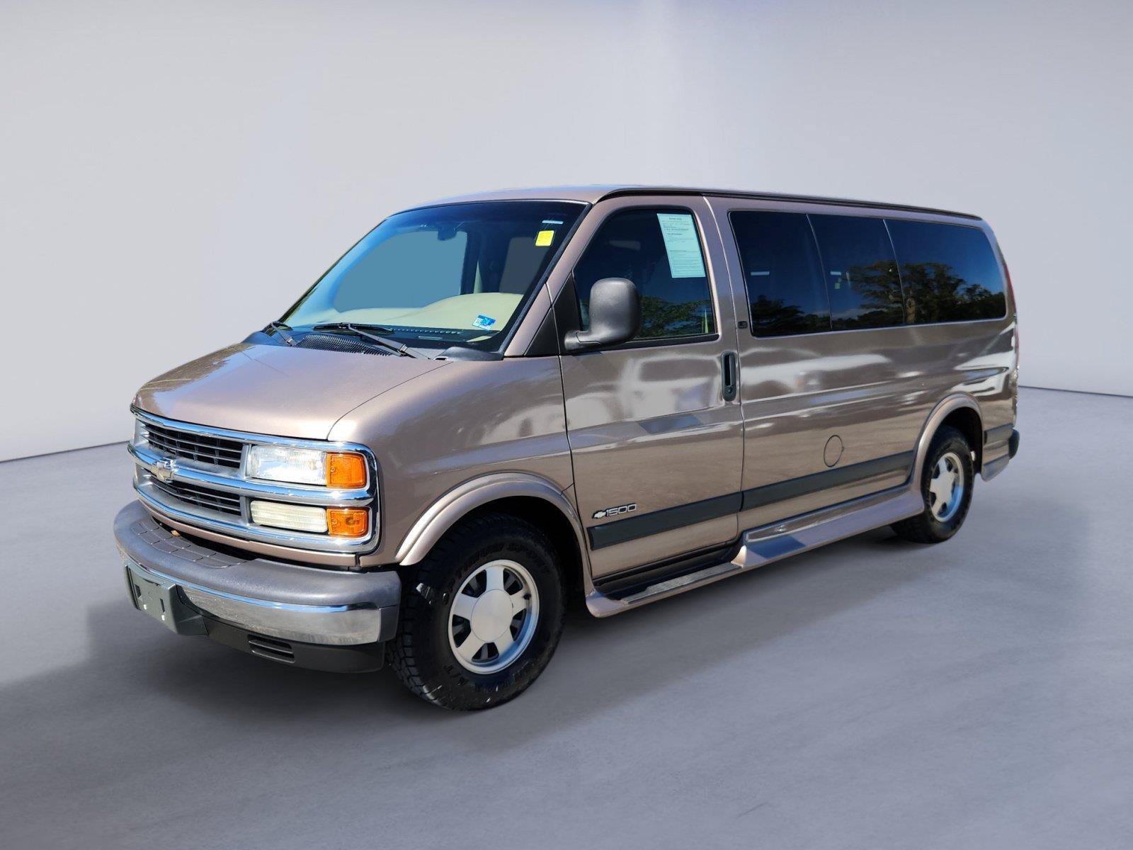 Used 2001 Chevrolet Express 1500 Passenger w/ LS Preferred Equipment Group RWD image 7