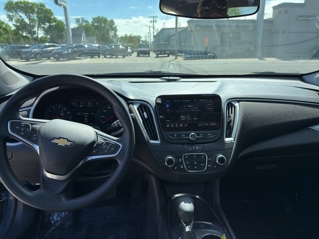 Used 2024 Chevrolet Malibu LT FWD image 7