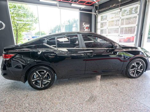 Used 2025 Nissan Sentra SV w/ Trunk Package image 4