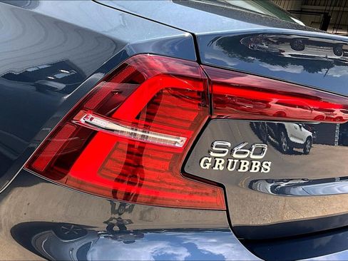 Used 2022 Volvo S60 B5 Momentum w/ Premium Package image 38