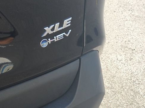 Used 2025 Toyota RAV4 XLE AWD/4WD image 8