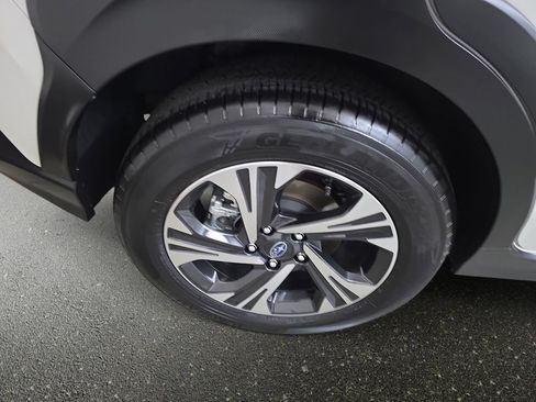 Used 2025 Subaru Crosstrek 2.5i Premium AWD/4WD image 31