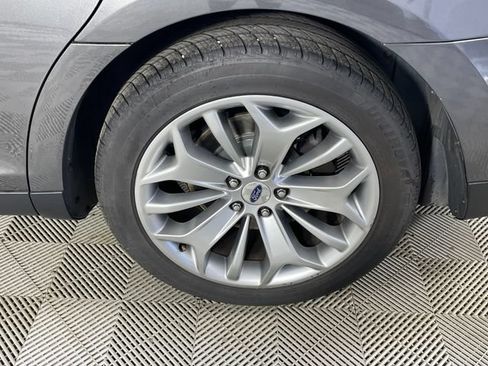 Used 2018 Ford Taurus Limited FWD image 18