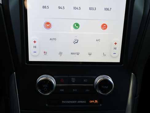 Used 2024 Ford Edge Titanium image 27