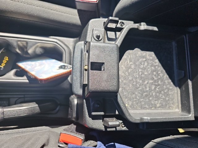 Used 2022 Jeep Wrangler Unlimited Sport AWD/4WD image 39