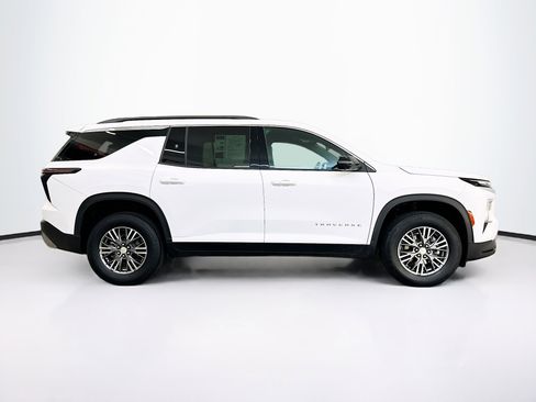 Used 2024 Chevrolet Traverse LT image 10
