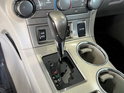 Used 2012 Toyota Highlander SE w/ Tow Pkg image 27
