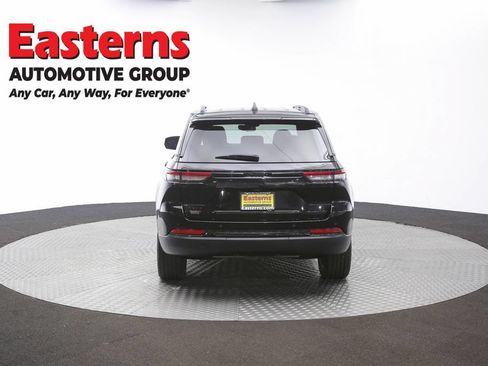Used 2024 Jeep Grand Cherokee Laredo AWD/4WD image 38
