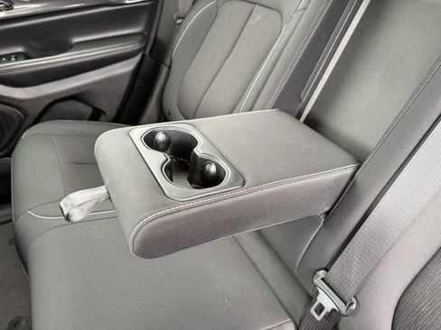 Used 2023 Jeep Grand Cherokee Laredo AWD/4WD image 21