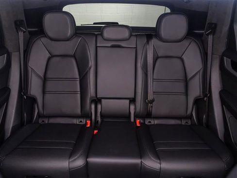 Used 2024 Porsche Cayenne Turbo image 28