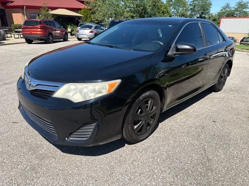 Used 2013 Toyota Camry LE FWD image 3