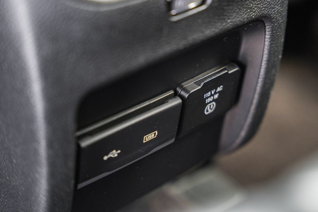 Used 2019 Jeep Cherokee Limited AWD/4WD image 35
