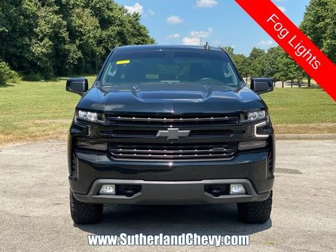 Used 2021 Chevrolet Silverado 1500 LT Trail Boss w/ LPO, Dark Essentials Package AWD/4WD image 2