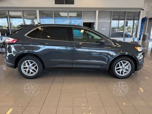Used 2021 Ford Edge SEL image 2