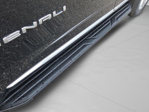 Used 2025 GMC Yukon Denali AWD/4WD image 31