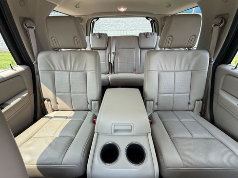 Used 2011 Lincoln Navigator 2WD w/ Monochrome Appearance Pkg image 12
