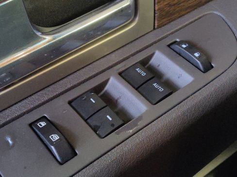 Used 2014 Ford F150 Lariat w/ Lariat Chrome Package image 27