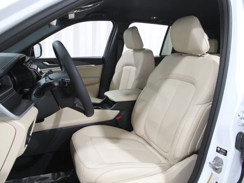 Used 2024 Jeep Grand Cherokee Limited image 5