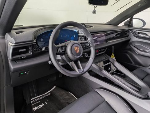 New 2025 Porsche Macan 4 Electric image 4