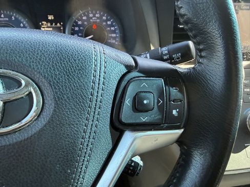 Used 2015 Toyota Sienna XLE image 26