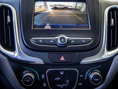 Used 2019 Chevrolet Equinox LS image 3