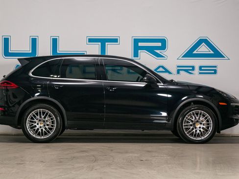 Used 2018 Porsche Cayenne S image 9