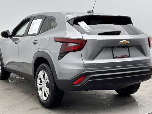 Used 2024 Chevrolet Trax LS w/ Driver Confidence Package image 5