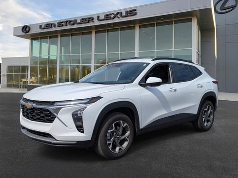 Used 2025 Chevrolet Trax LT w/ Driver Confidence Package image 7