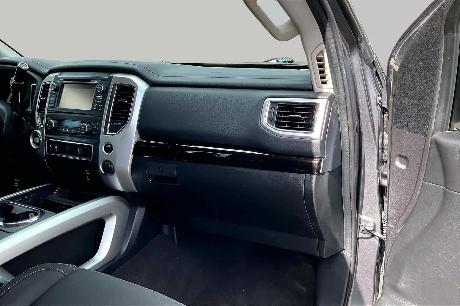 Used 2017 Nissan Titan SV RWD image 19