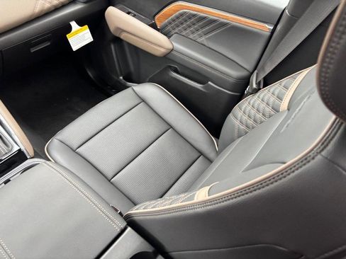 New 2026 GMC Canyon Denali w/ LPO, Denali Black Edition image 15