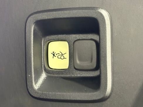 Used 2025 GMC Hummer EV 2X image 10