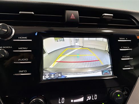 Used 2018 Toyota Camry XLE FWD image 21