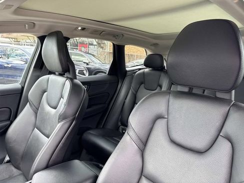 Used 2018 Volvo XC60 T6 Momentum w/ Convenience Package AWD/4WD image 33