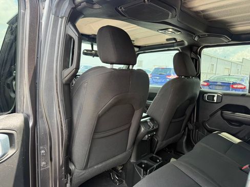 Used 2022 Jeep Gladiator Sport AWD/4WD image 8