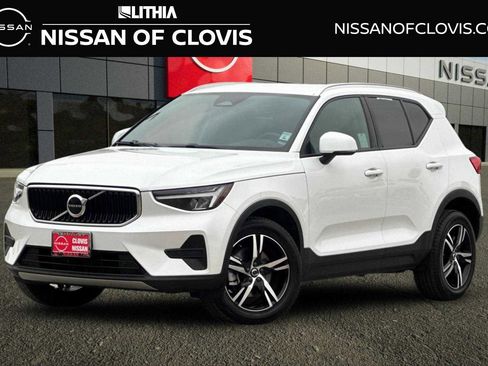 Used 2023 Volvo XC40 B4 Core w/ Convenience Package image 1